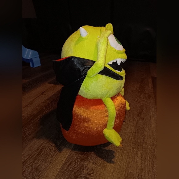 Disney Monsters Inc. Mike Wazowski 20" Vampire Pumpkin Halloween Greeter Plush - Picture 3 of 7